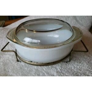 Vintage Pyrex 023  1  1/2 Quart Covered Casserole Dish With Cover And Gold Stand